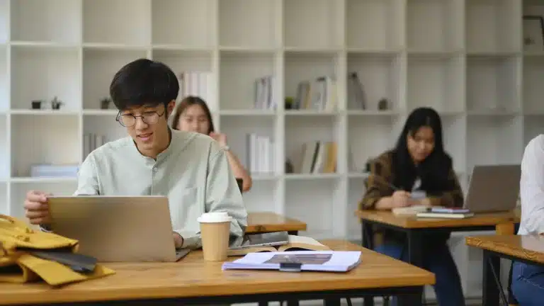 Қазақстанда қанша шетелдік студент  оқиды