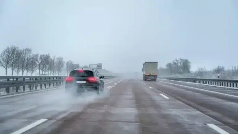 Автомобиль перевернулся на трассе Астана – Караганда