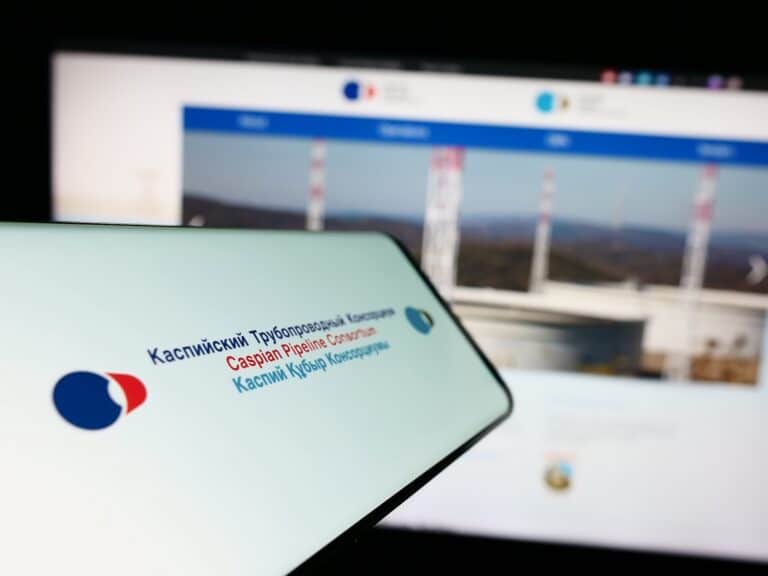 Экспорт казахстанской нефти через КТК рухнул на 45%