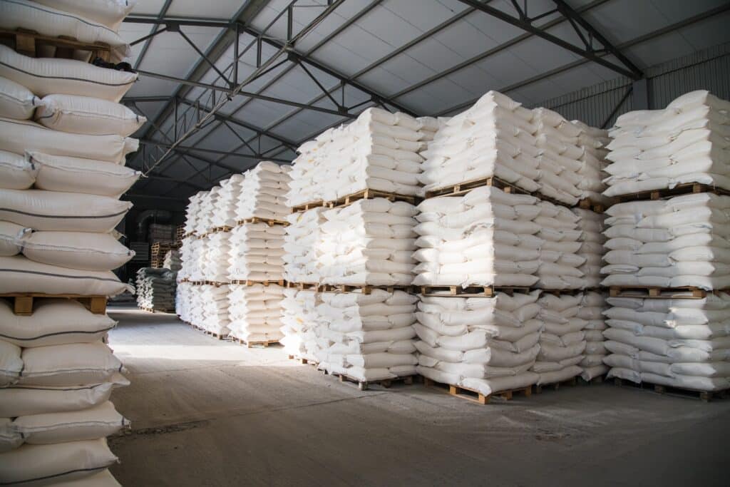 В Костанае грузчик, на которого упала тонна муки, отсудил у работодателя 2 млн тенге