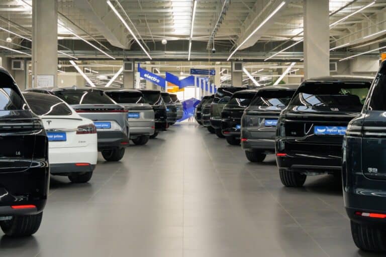 Қазақстанда жаңа автокөліктердің бағасы көрші елдерге қарағанда неге қымбат