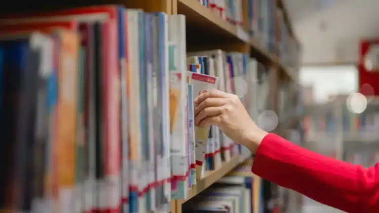 Алматыдағы Ұлттық кітапханада жалған награда табысталған