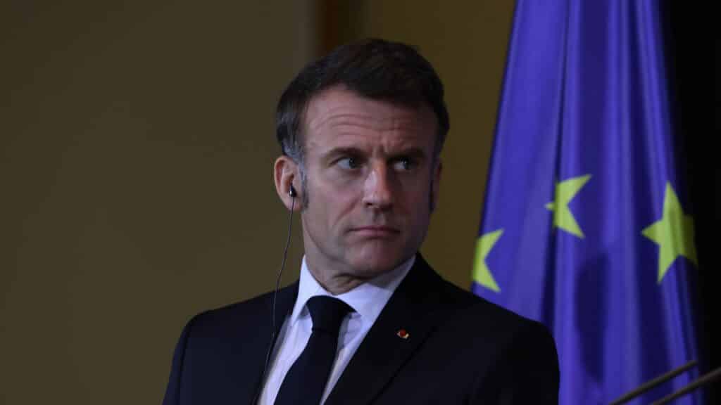 Макрон в Давосе заявил, что Европу пытаются подчинить