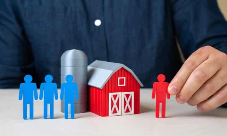 В Астане осудили членов ОПГ за фальшивые визы для граждан Турции