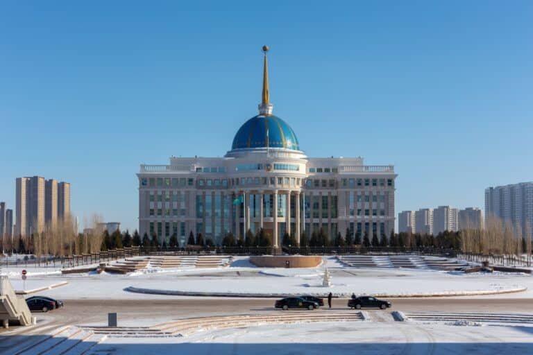 Кто вошел в состав Комиссии по Конституционной реформе в Казахстане