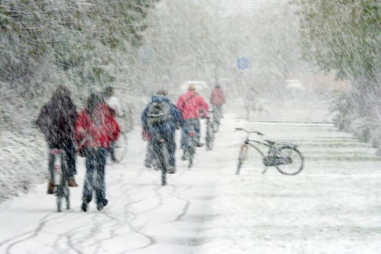 В Астане школьников и студентов вновь перевели на дистанционку