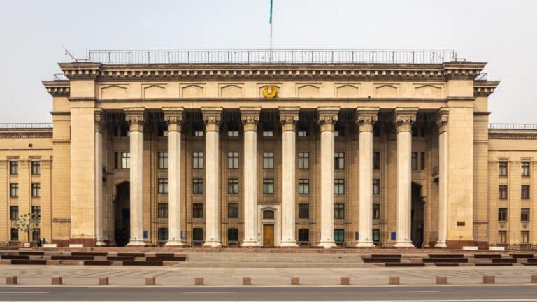 Нұрсұлтан Назарбаев білім қоры ҚБТУ ғимаратын мемлекетке қайтарды