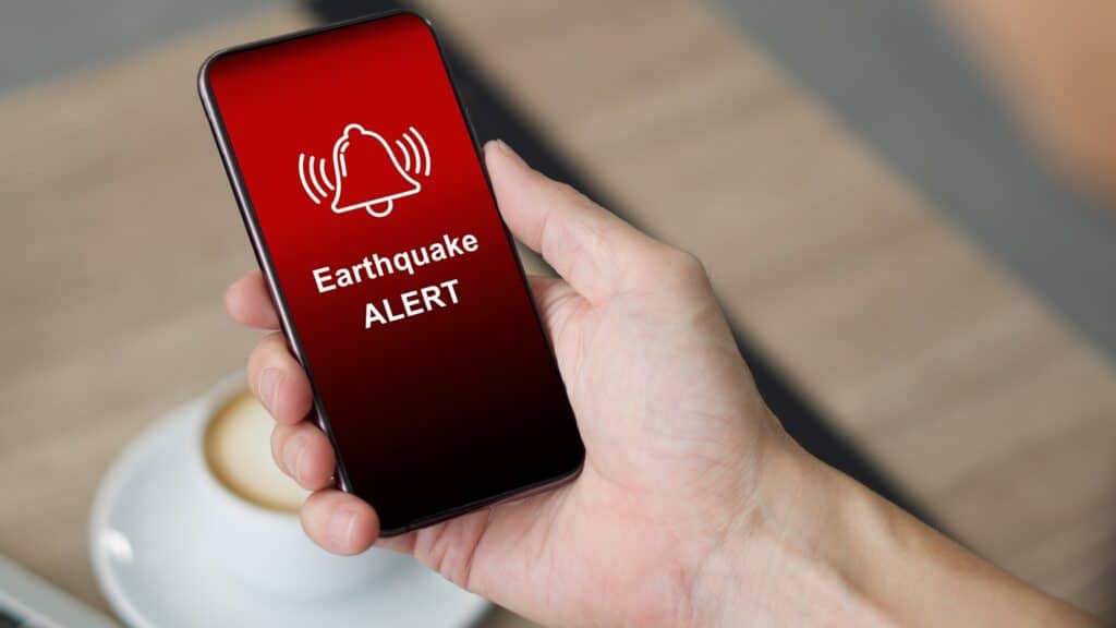 Жер сілкінісі туралы ескертетін дабыл жүйесіне қосыл