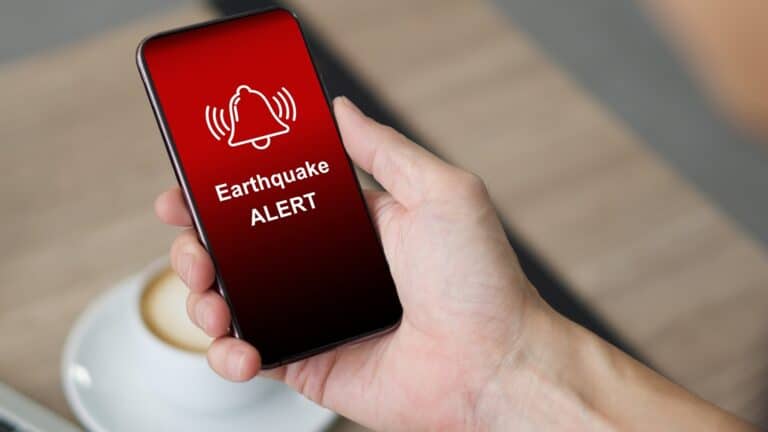 Жер сілкінісі туралы ескертетін дабыл жүйесіне қосыл