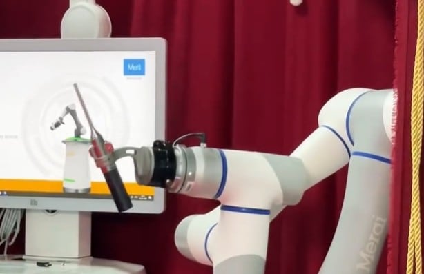 Робот MISSO с ИИ будет помогать травматологам в Астане