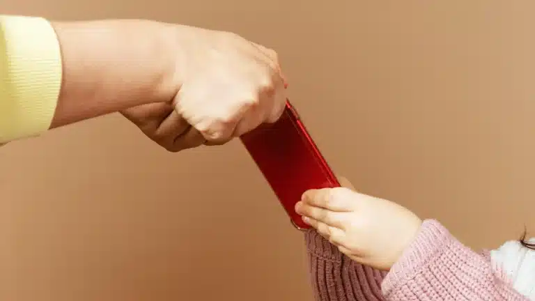 Балалардың әлеуметтік желіге тіркелуін шектеу мүмкін бе – мамандар пікірі