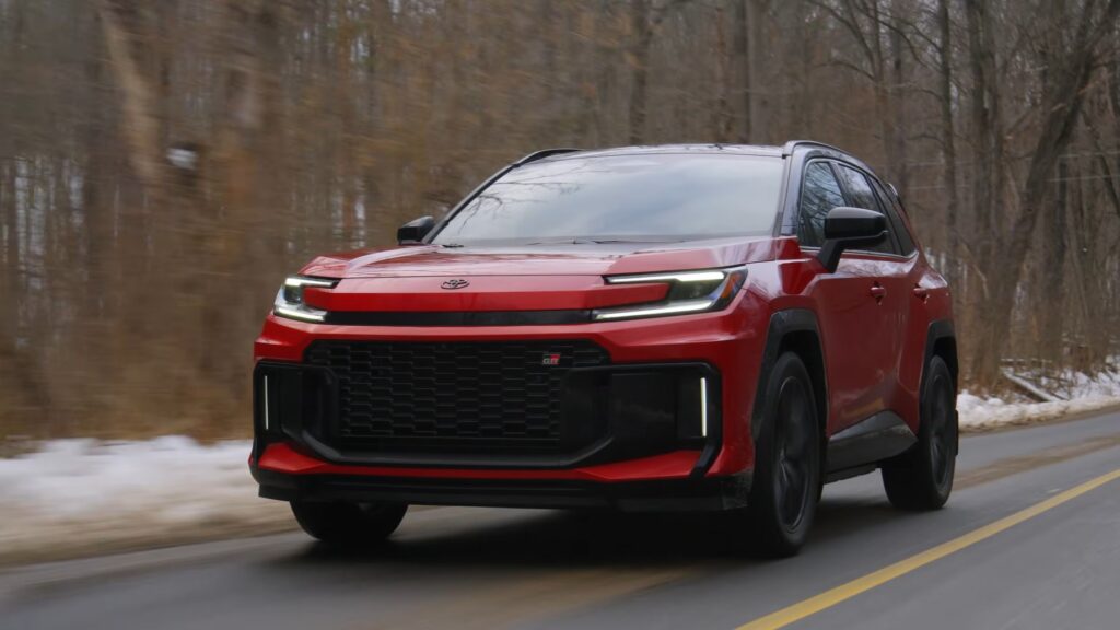 Toyota RAV4 GR Sport оказался быстрее Volkswagen Golf GTI и Tiguan Turbo R-Line