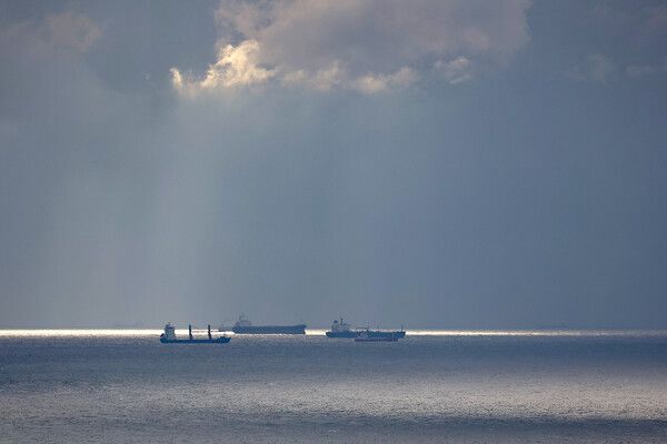 Гамбия жағалауында 200 мигрант отырған кеме аударылып қалды