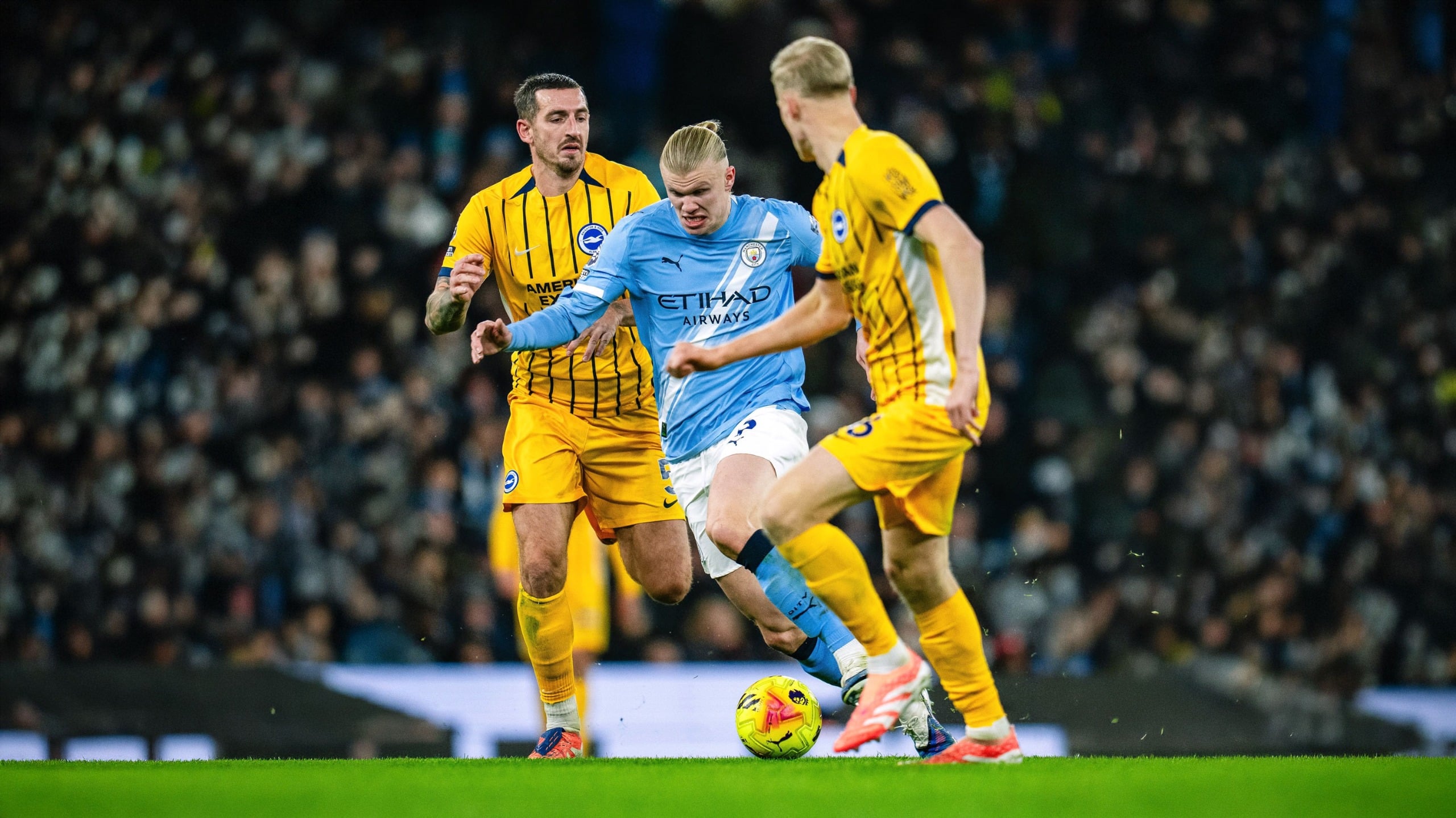 «Манчестер Сити» не сумел обыграть «Брайтон» в домашнем матче Премьер-лиги (1:1). Для «горожан» это уже третья игра подряд, завершившаяся ничейным результатом.