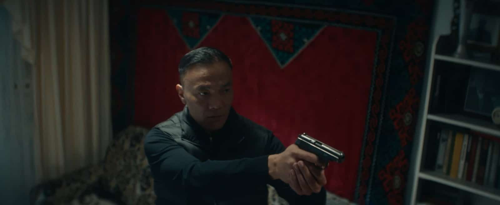 Самый тупой полицейский в мире ловит маньяка в триллере «Ойын»