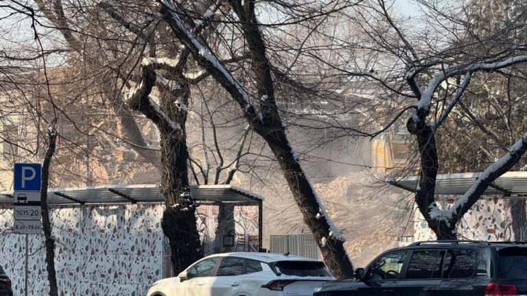 Здание старейшего роддома 1938-го года снесли в Алматы