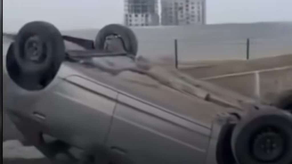 Жүргізуші куәлігіне емтихан тапсыруға келген қыз көлікті аударып алды