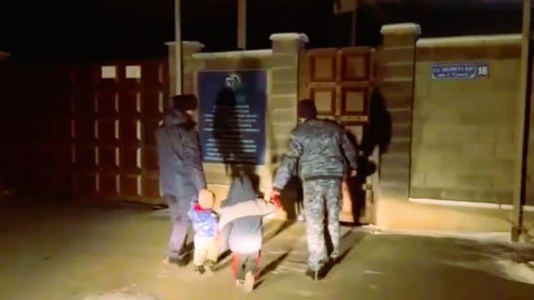 Жаркентте баласын аясыз ұрған әйел ата-ана құқығынан айырылуы мүмкін