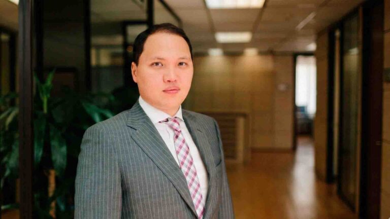 Сауда саясатын дамыту орталығының директоры 17 млн теңге сыйақы алған