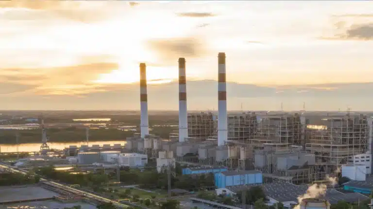 Тоқаев сынаған мәселе: Үш жылу электр орталығының аяқталу мерзімі өзгермейді