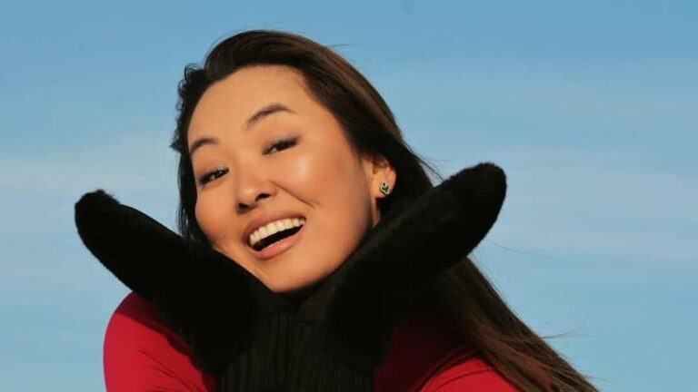 Тұрсынбек Қабатовтың екінші әйелі немен айналысатынын айтты