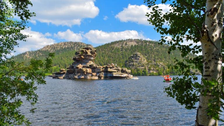 Автомобили у берега Бурабая хотят убрать: как это будет работать