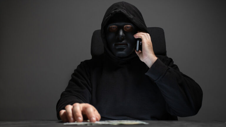 Казахстанцам начали блокировать карты для мошенничества