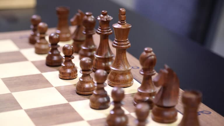 Более 60 тысяч учеников начальных классов в Казахстане учатся играть в шахматы