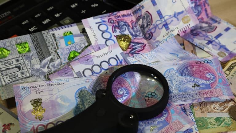 Казахстанцы решили не скупать доллары, несмотря на выгодный курс
