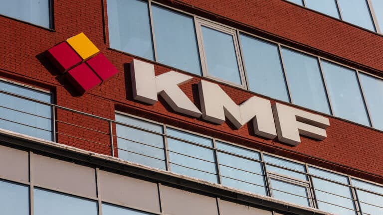 В Казахстане успешно работает банк почти без депозитов