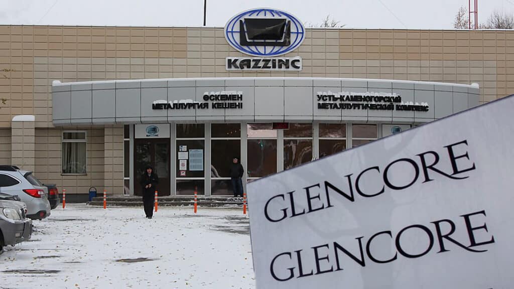 «Казцинк» оценили при возможной продаже доли Glencore в $5 млрд: сделка может пройти скоро/коллаж kursiv.media, бильд-редактор: Серикжан Ковланбаев