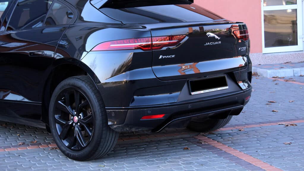 Казахстанка столкнулась с нарушением границ на частном паркинге