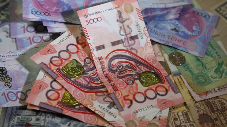 На сколько укрепился тенге в январе, рассказали в Нацбанке