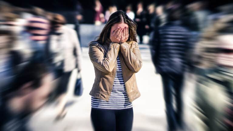 «Бей или беги»: что происходит с мозгом во время панической атаки