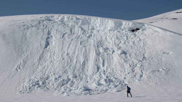 Туристов предупредили о риске схода лавин в пяти областях Казахстана