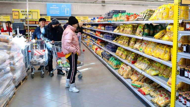 Мясо тянет цены вверх: продукты в Казахстане сильно подорожали за год