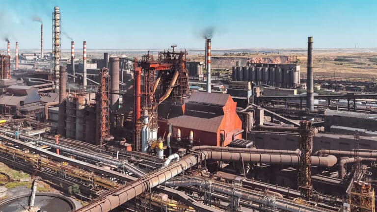 Токаев похвалил Qarmet и заявил, что акимат ставит ему препоны