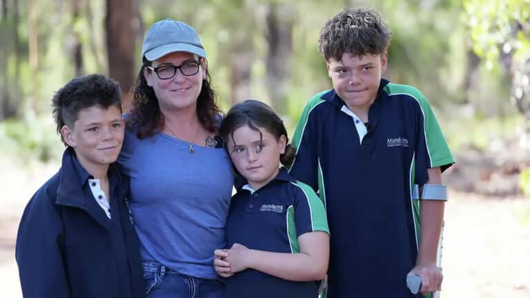 Young Australian saves his family, showing incredible stamina and courage