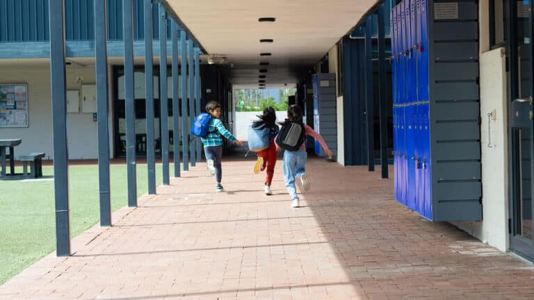 В школе Аксу восьмилетний ребенок получил тяжелую травму возле туалета