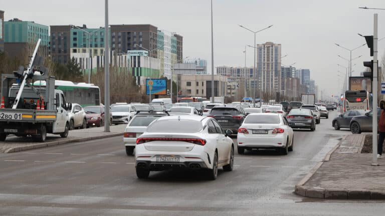 Казахстан будет контролировать автомобили за 1,1 млрд тенге