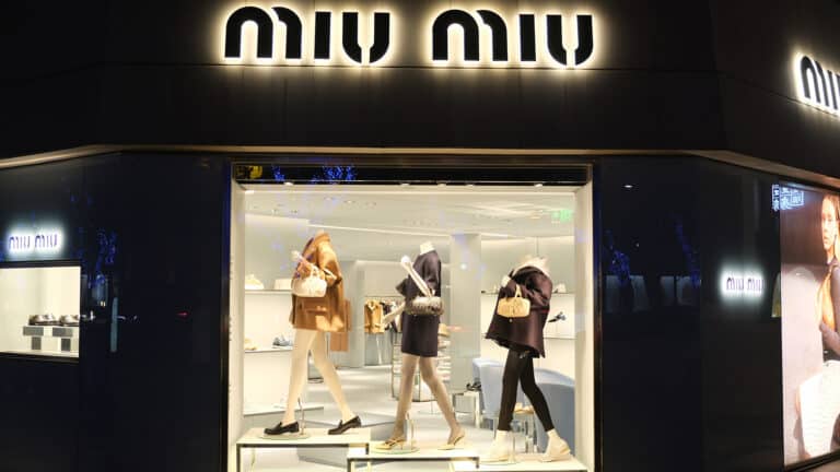 Открытие первого в Казахстане бутика Miu Miu обернулось скандалом из-за казахского