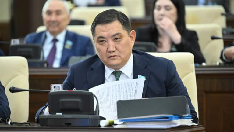 Базарбек предлагает доверить решение земельных вопросов ИИ в Казахстане