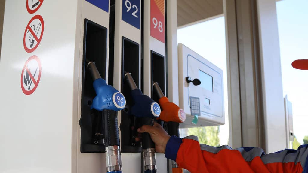 Стало известно, насколько поднялись цены на бензин в Казахстане