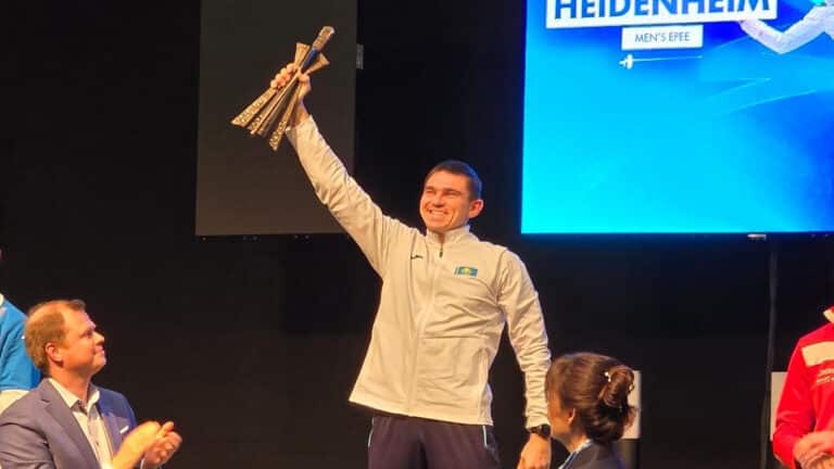 Старый гимн по ошибке включили победившему в Германии казахстанскому фехтовальщику