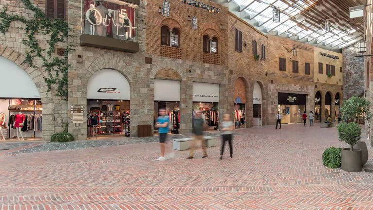 Компания, связанная с дочерью экс-депутата, построит первый в Казахстане аутлет