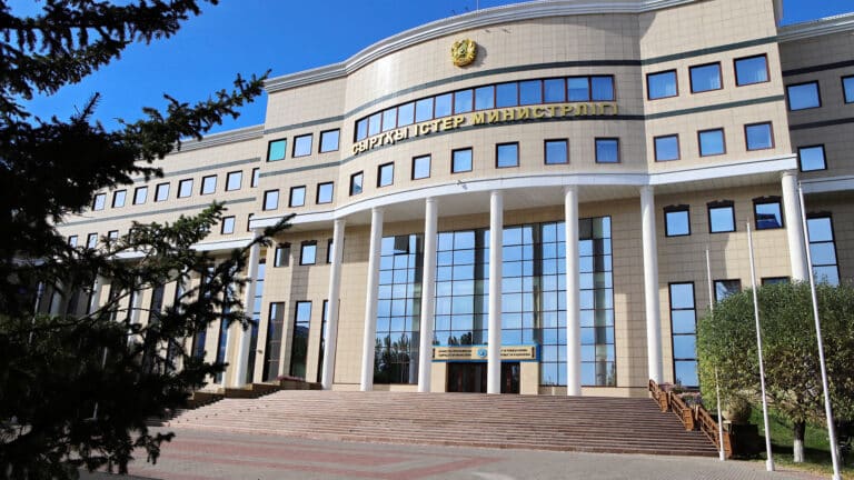 МИД успокоил казахстанцев на фоне войны Пакистана с Афганистаном