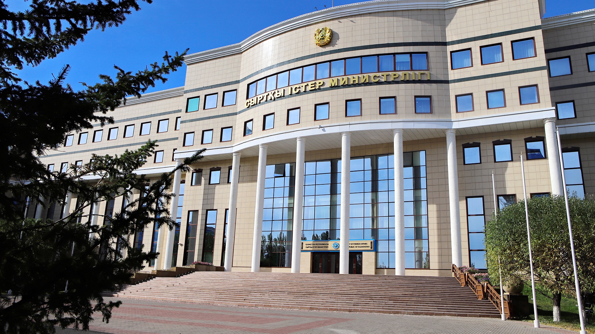 МИД успокоил казахстанцев на фоне войны Пакистана с Афганистаном