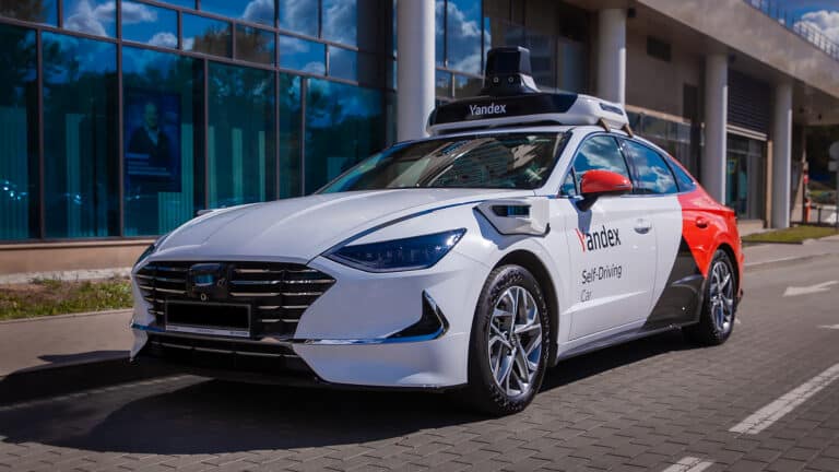 До 1 мая в Алматы запустят 50 беспилотных такси