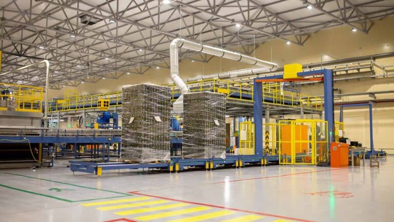 Построенные миллионерами склады в Алматы обрушили цены на аренду