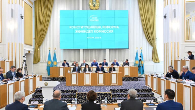 В новой Конституции усложнят досрочный роспуск Курултая